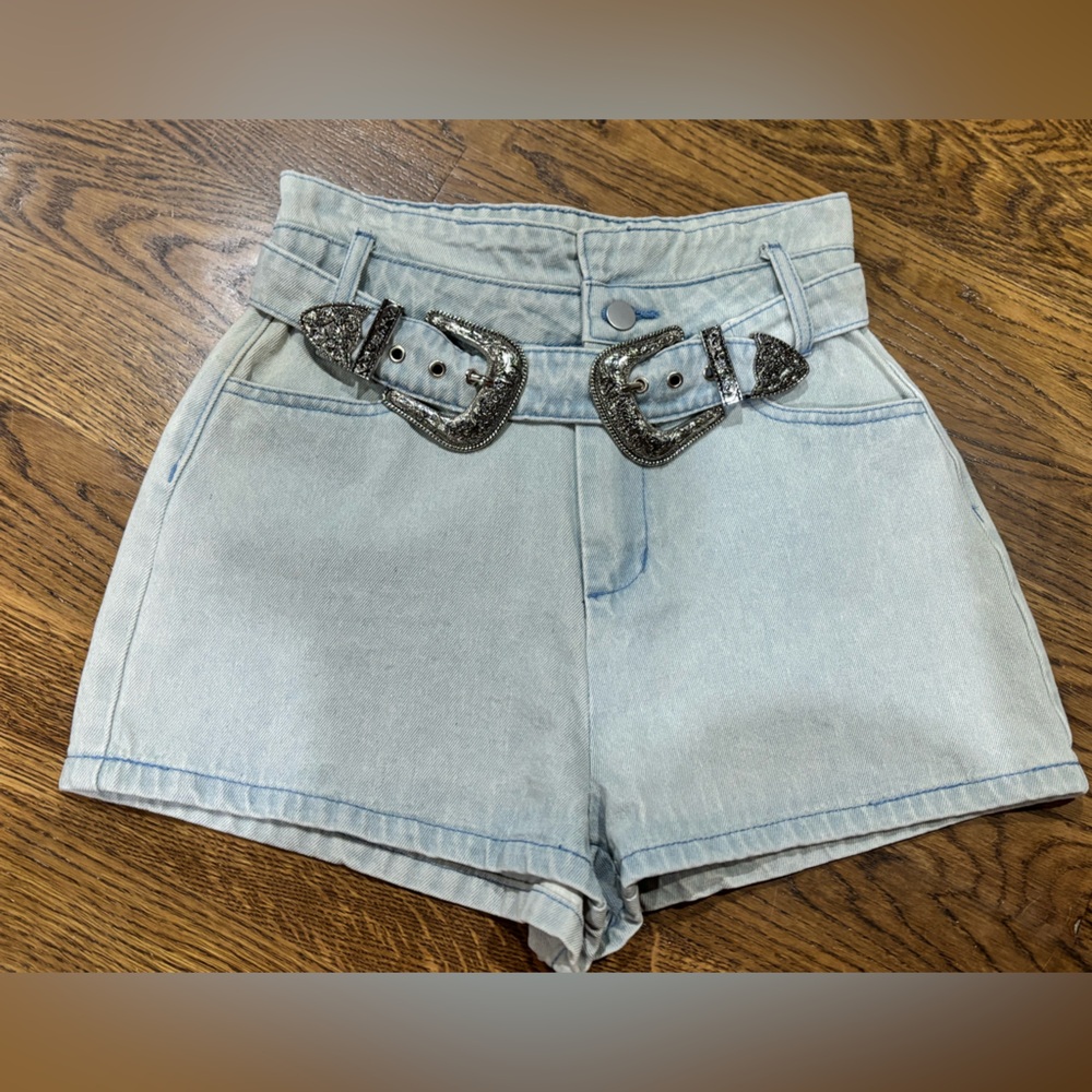 Le Lis Light Wash Denim Jean Shorts with Western Buckle Detail - Broken zipper